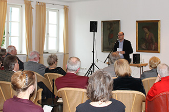 Matthias Corvin hält einen Vortrag